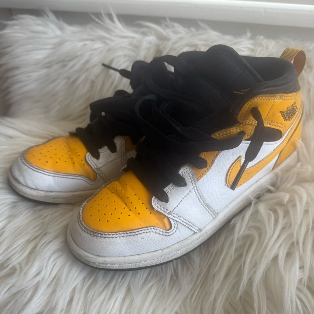 Nike Jordan 1 Mid Aif force 1 kids Size 2Y